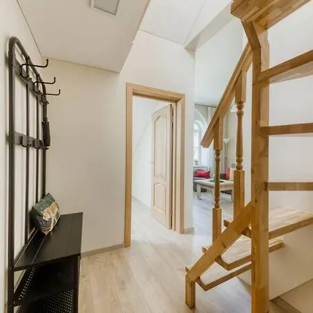 Old Town Apartment *