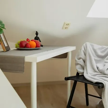 Old Town Apartment *